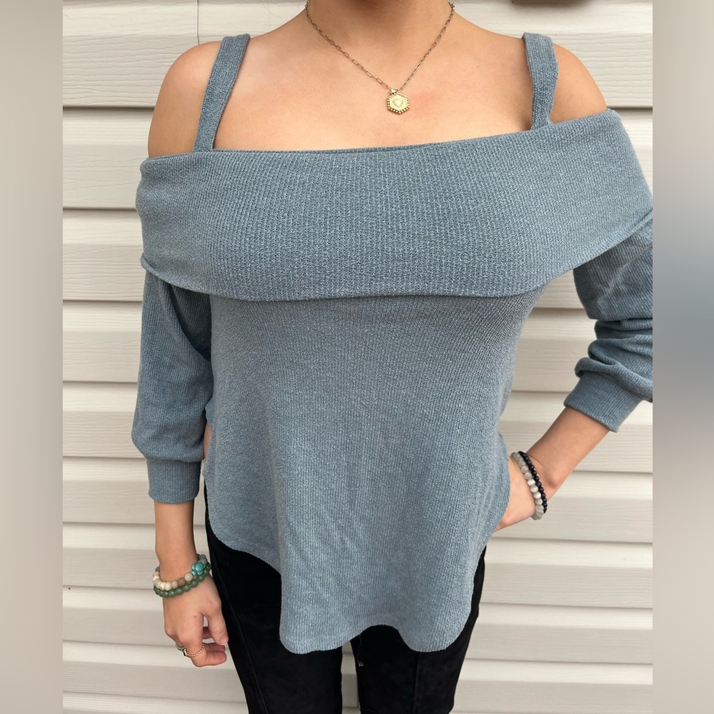 OFF THE SHOULDER SWEATER